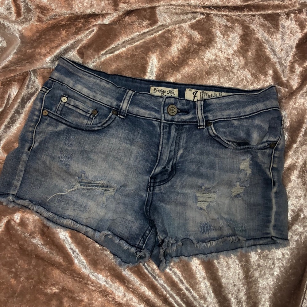 Stretchy destroyed denim shorts